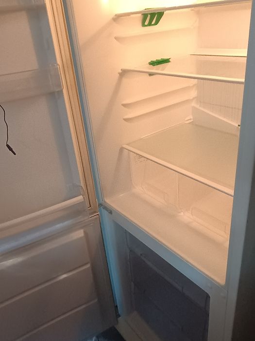 Frigider cu congelator tip combină frigorifică îndesit artic Privileg