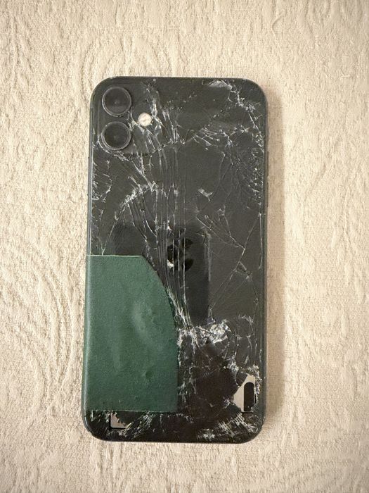 Продам Айфон 11 64гб / АКБ 67%