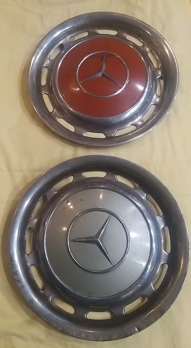 Capace inox Mercedes 4 bucăți două de un fel două diferite