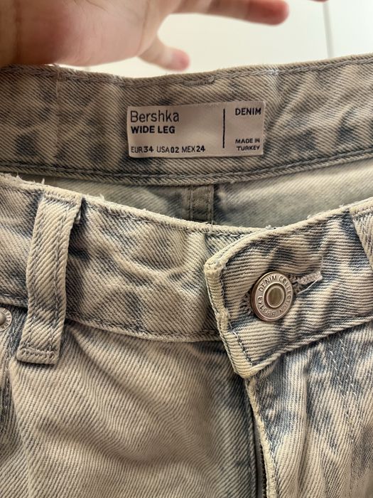 Джинсы Bershka XS-S