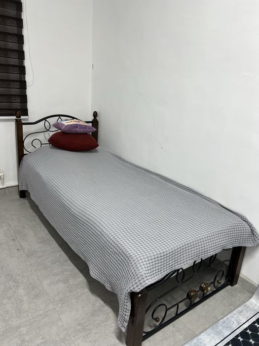 Продам кравати две в хорошем состояние