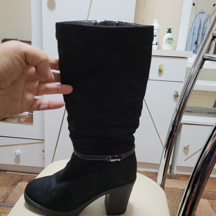 Продаю зимние сапоги