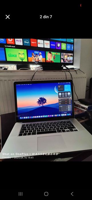 Macbook pro "DEFECT" de 15", 16 gb RAM, procesor i7, baterie app nouă!