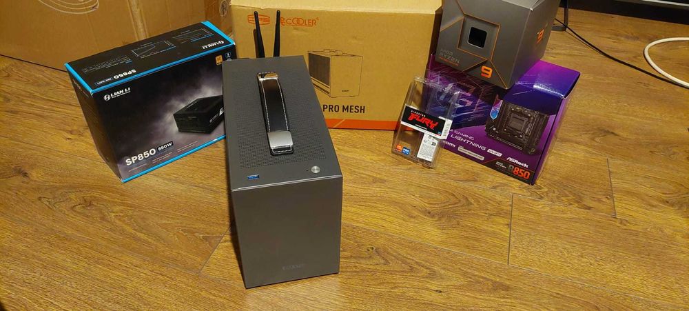 Desktop Gaming High-End Ultracompact - Perfect pentru Jocuri 4K & AI