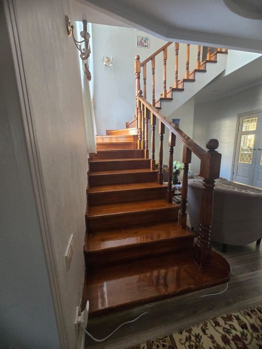 Срочно продается лестница из сосны