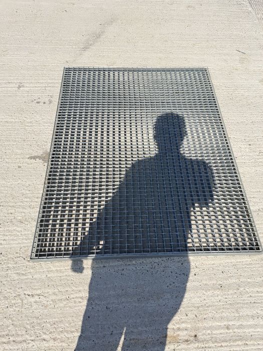 Grătare zincate la diferite dimensiuni debitam la dimensiunea dorită d