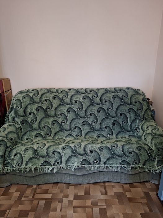 Продам мягкий уголок диван + 2 кресла.