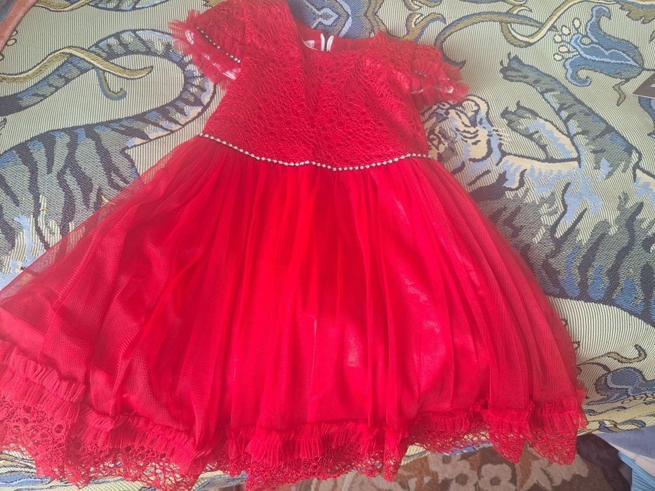 Продам платья на девочку