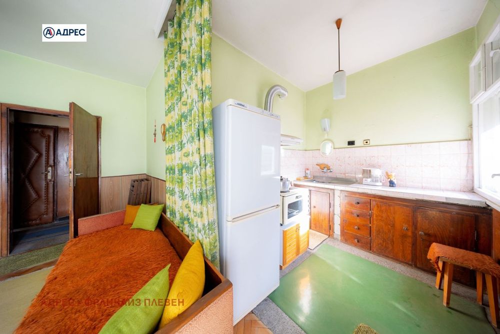 Продава се Етаж от къща в Плевен, Идеален център - 200 кв.м за 714 €/кв.м - Снимка #5