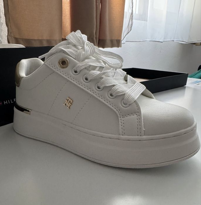 Adidasi Tommy Hilfiger noi