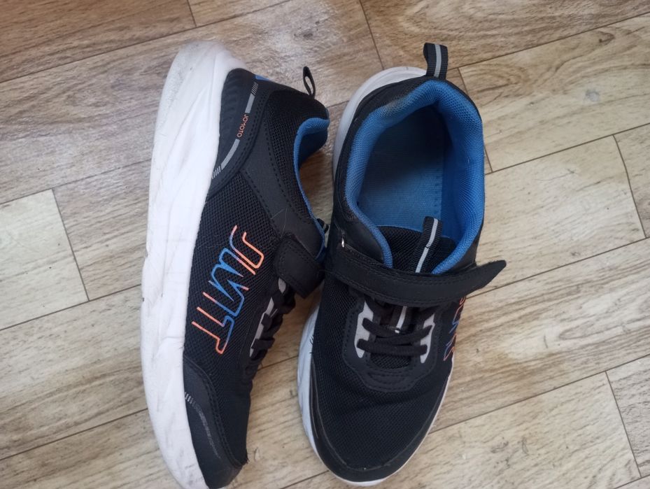 Кроссовки для мальчика 38 р (две пары)