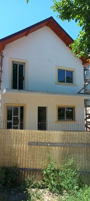 Persoană fizică două vile individuale vânzare kamsas p+1 etaj