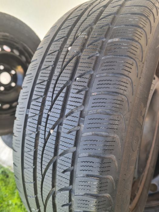 4 Cauciucuri de iarna 195/65/15 cu jante de tabla originale VW, proveniență Germania !!