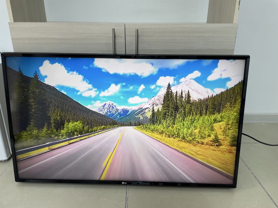 Телевизор смарт LG 107см оргиналь