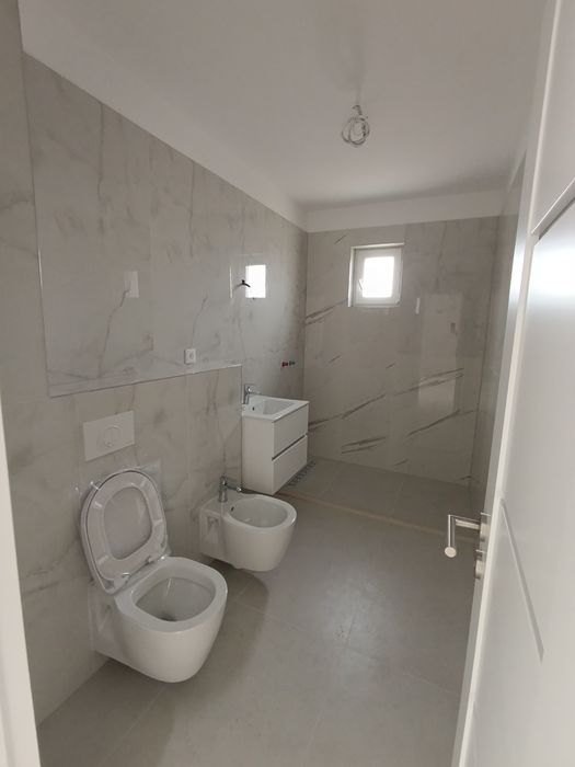 Vand apartament cu 3 camere