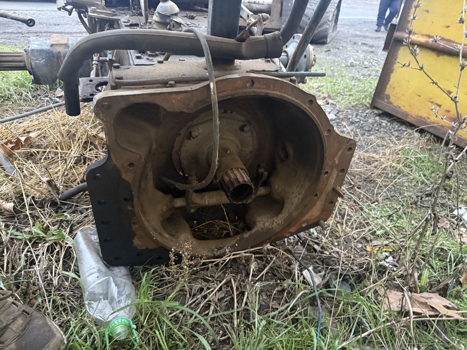 Трактор юмз на части