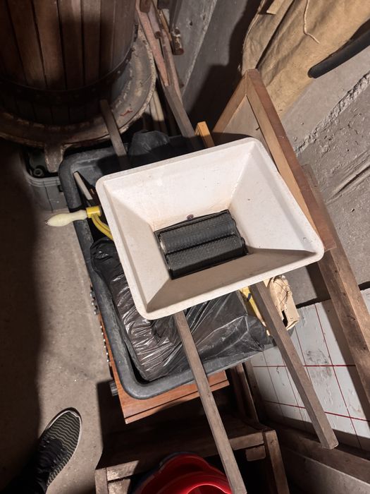 Teasc de struguri si zdrobitoare