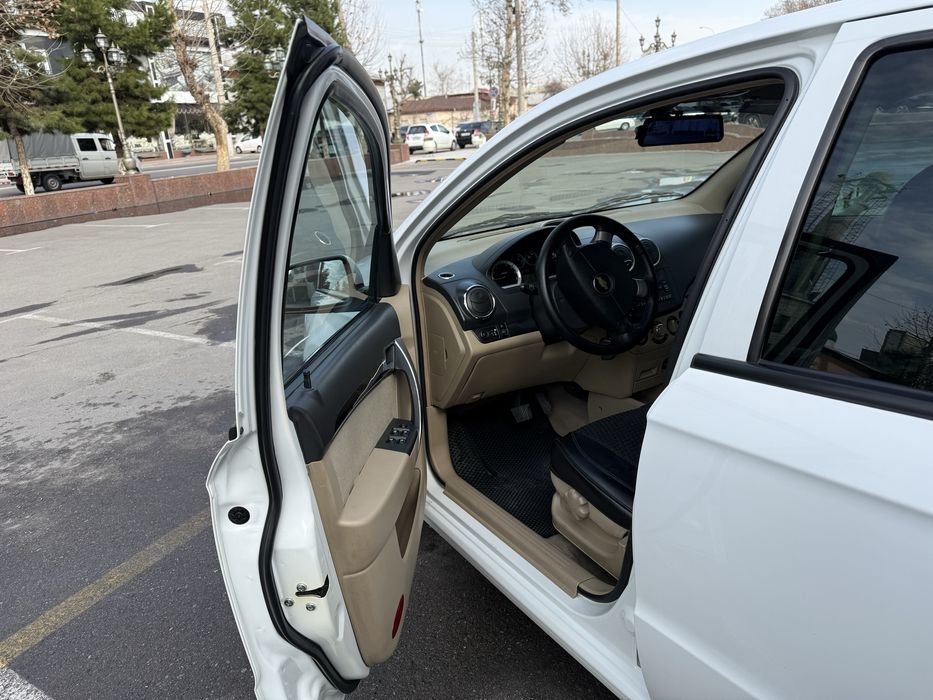 Chevrolet Nexia 3 bejiviy salon