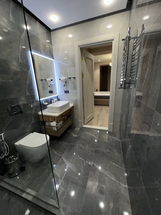 Продается 3х ком. кв-ра, 1-эт, банковская, ор-р: рест-н “Visol”, 120м²