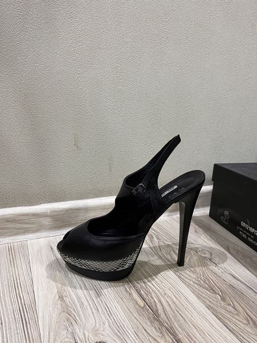 Продам босоножки