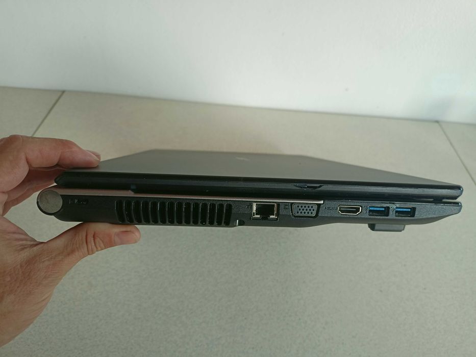 Laptop Acer V3-731 display 17,3 procesor I3-3212m ram 8gb HDD 750g