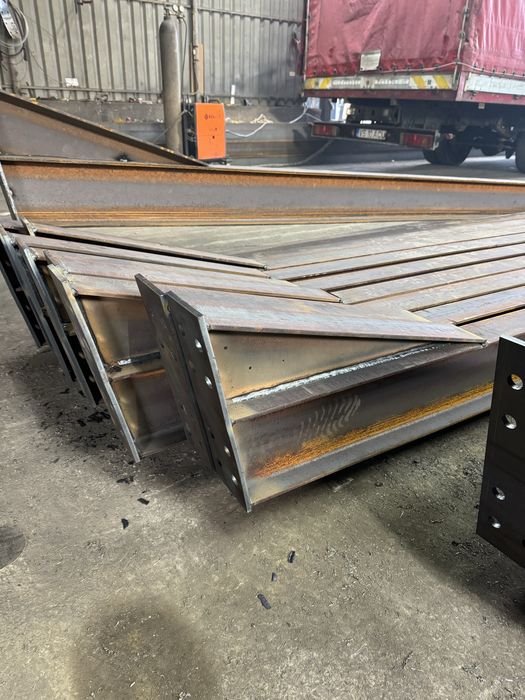 Lucrez structuri/hale metalice pe baza de comanda