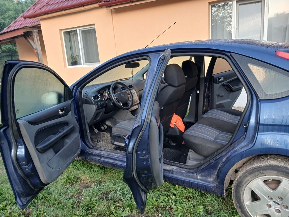 Vand Ford pentru dezmembrari