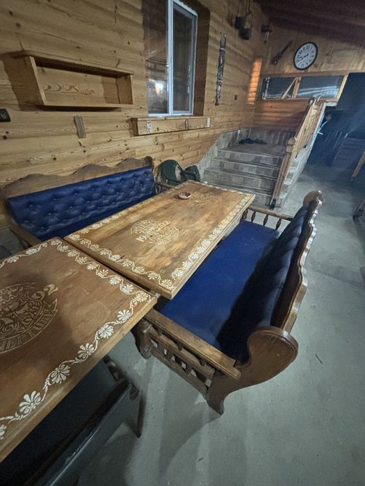 Маса с пейки тип Честърфилд