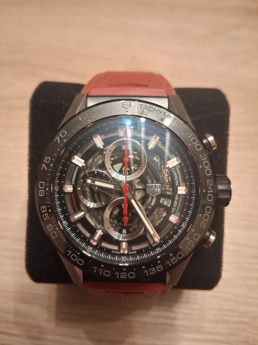 Tag Hauer  2023г          2500 е