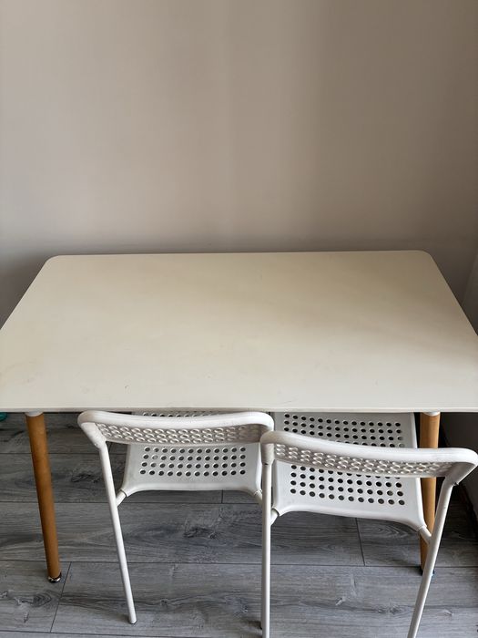 Стол и стулья 4 шт