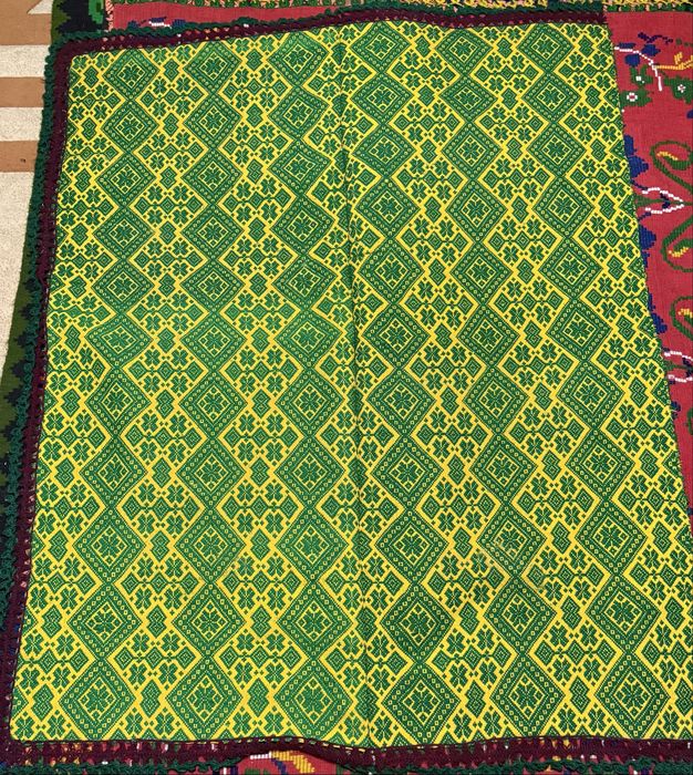 Covor tradițional țesut manual – Model geometric complex – 185 x 142 cm