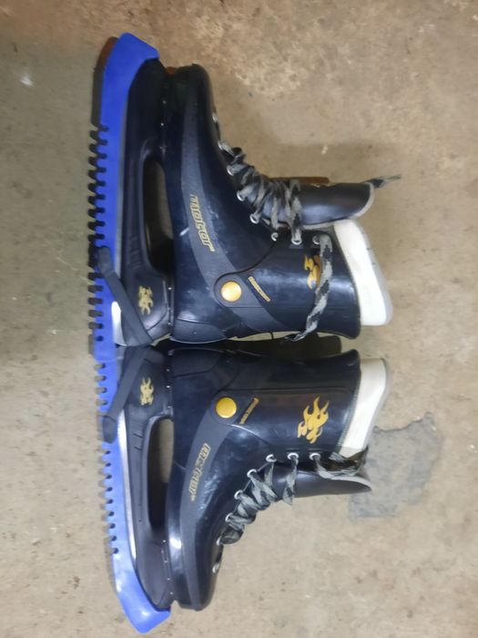 Продам коньки motor