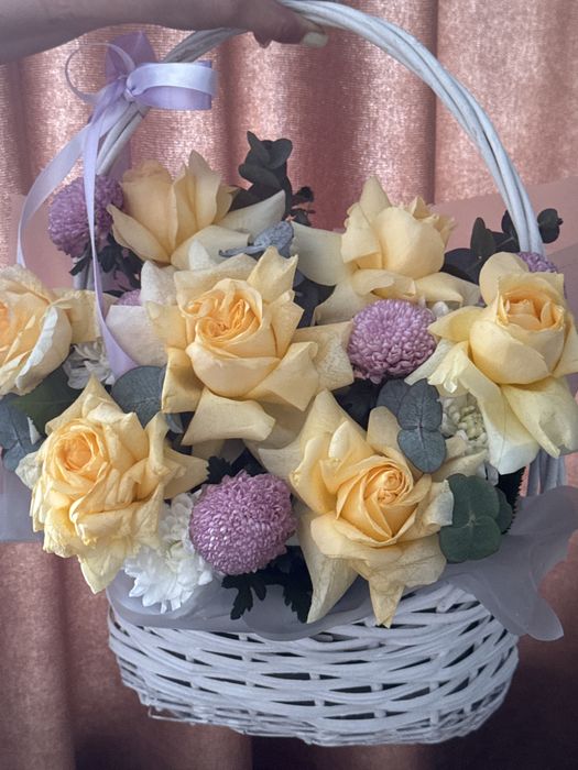 Цветы в корзиночке продам срочно