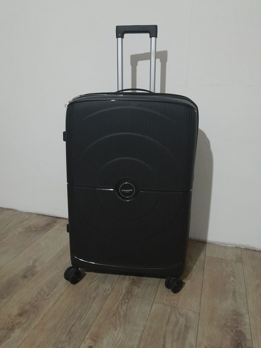 Чемодан в хорошем состояни новыи