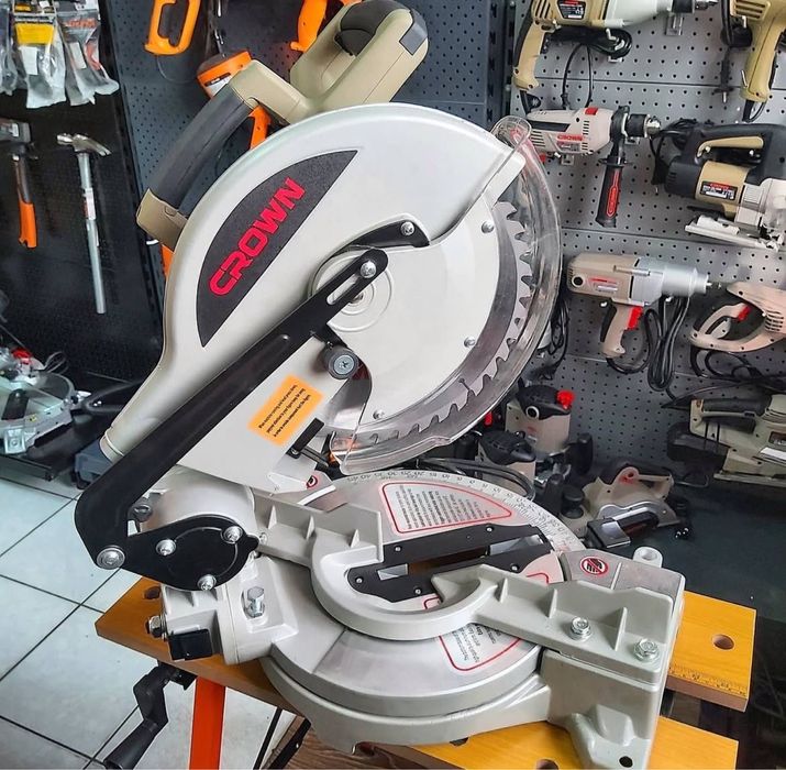 Пила торцовочная CROWN CT15208 / 15232