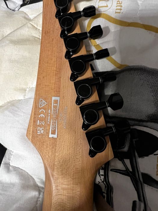 7 струнна китара Ibanez