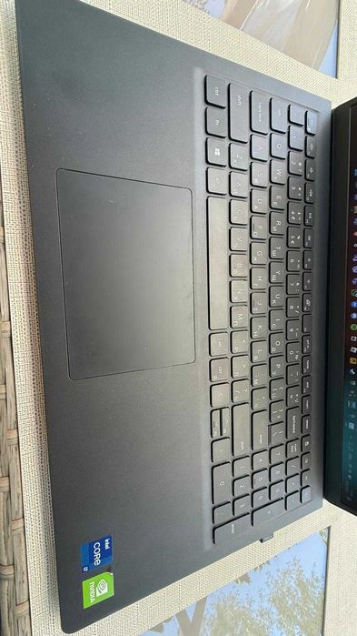 Лаптоп Dell Vostro 15 3510