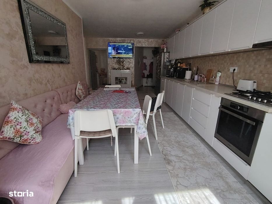 Vanzare Apartament 3 camere semidecomandat, 59 mp, Florilor