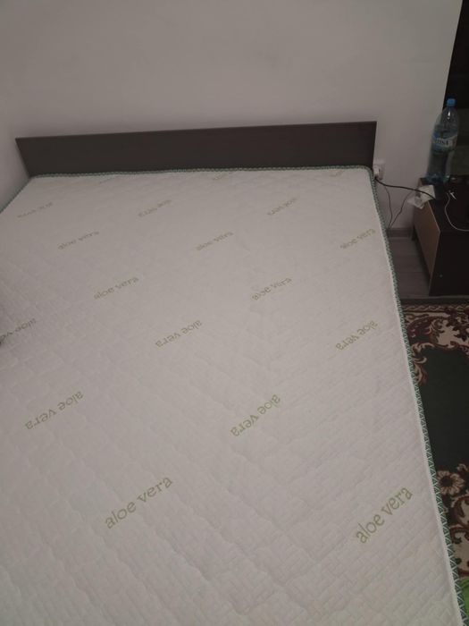 Vând pat cu tot cu saltea