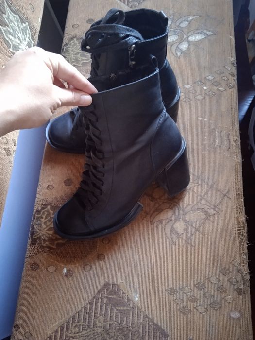 Продаются ботинки