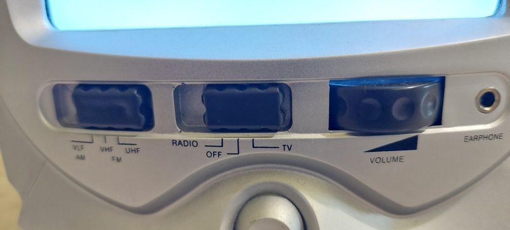 Телевизор SAMSUNG 32" и мини телевизор с радио