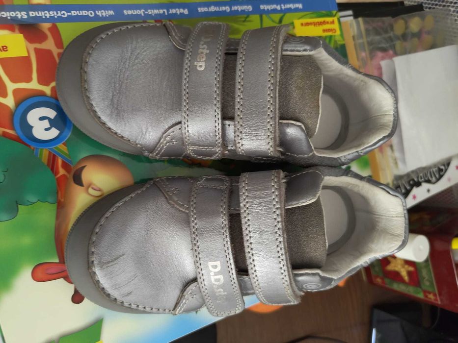 Vand pantofi DD Step fete mar 28 stare f buna, pret 140 lei