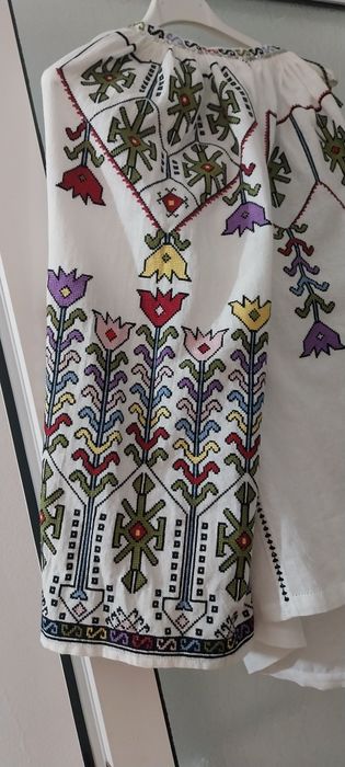 Vind costume populare și ii