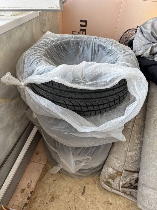 Леьние шины 245/45/18 комплект