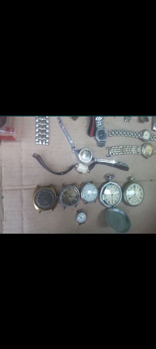 Ретро часовници и телефони