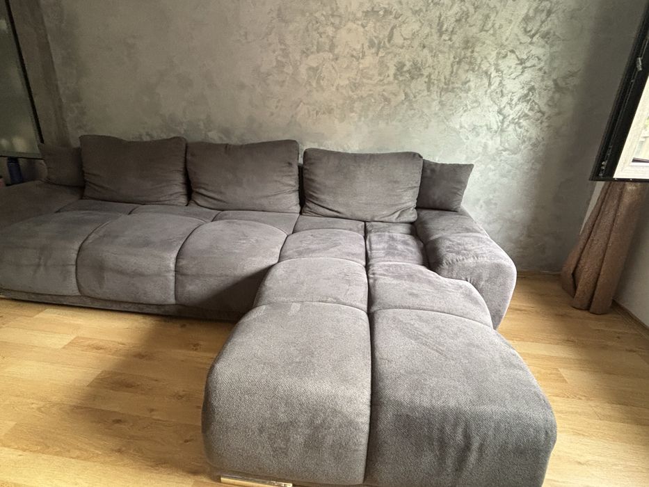 Vând colțar extensibil cu ladă depozitare .
