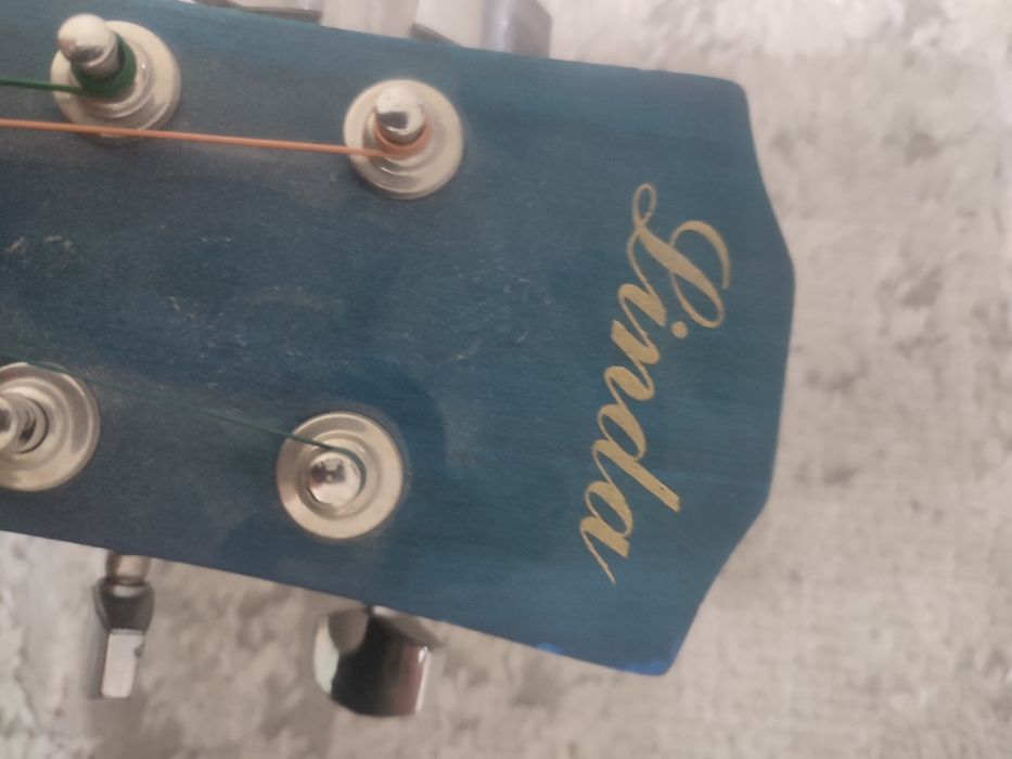 Продам акустическую гитару