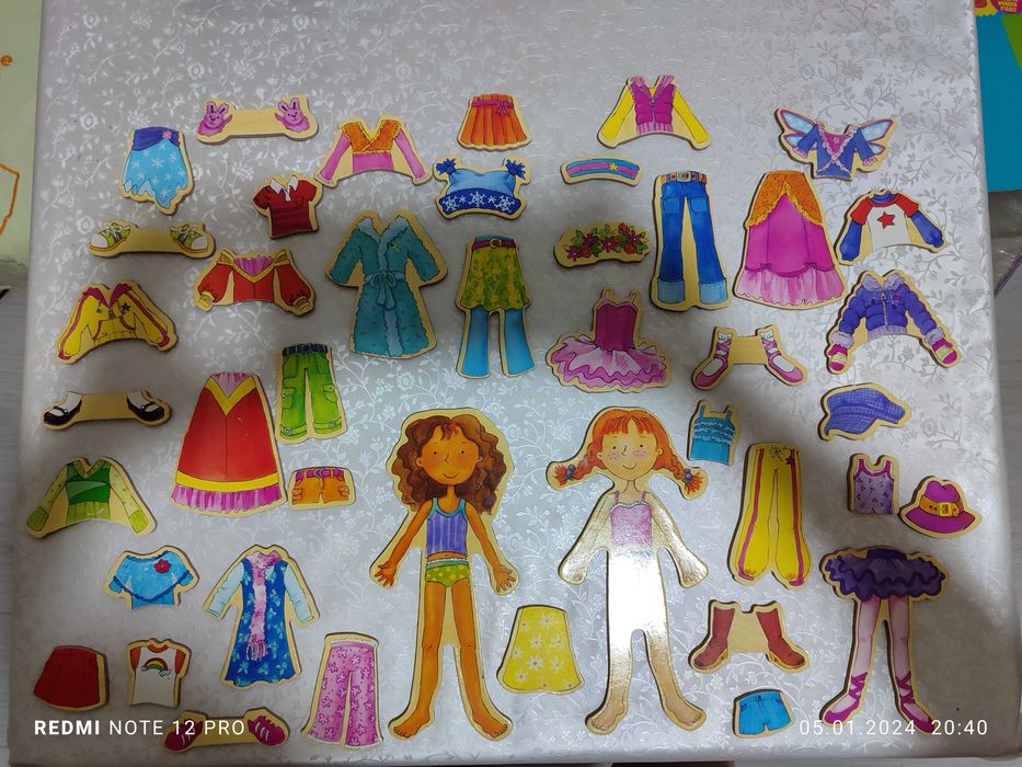 Куклы с одеждой на магнитах в отличном состоянии