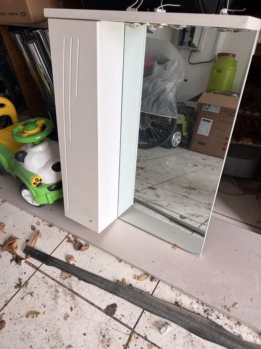 Продаю шкаф с зеркалом