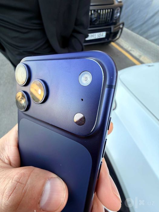 Продам iPhone 17 Pro Max 512 GB Blue